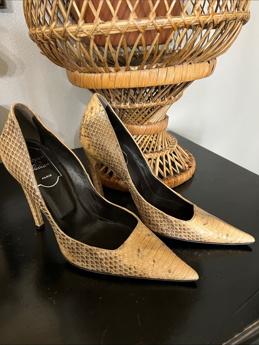 Roger Vivier Tan Snakeskin Pointed-Toe Stiletto Pumps size 6.5